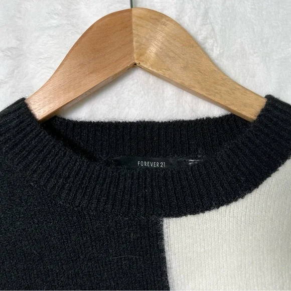 Forever 21 Black and White Pullover Sweater Women Size M - Picture 4 of 5